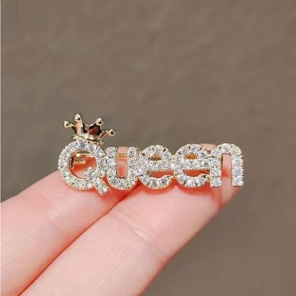 💖 5 items for $25 Sale! 💖 Queen Crown Rhinestone Pin - Picture 5 of 5